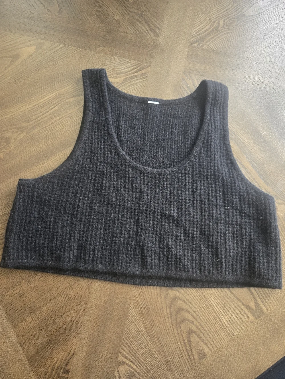 ALO Yoga Cashmere Plush Waffle Knit Cropped Tank Top Black sz SMALL